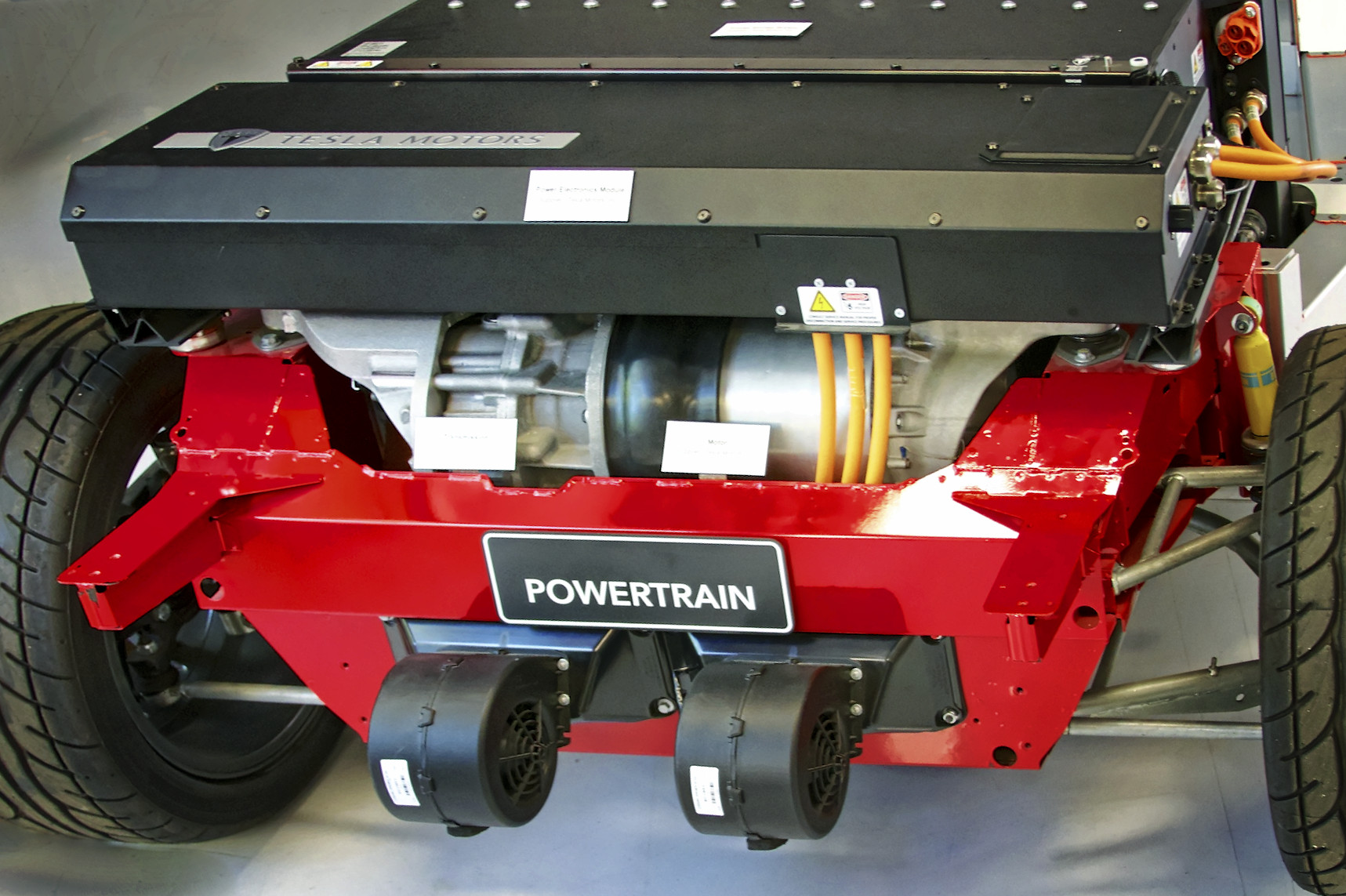Moteur électrique et trains avant de Tesla