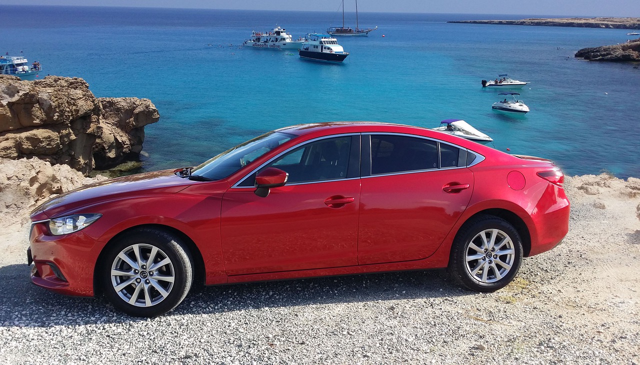 Mazda 6 littoral mer (Licence CC usage commercial libre Pixabay)