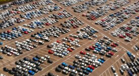 Parking de voitures (licence libre Unsplash)