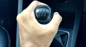 Levier de boite de vitesse (licence unsplash usage commercial libre)