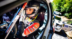 rhénane Gany dans sa Peugeot 208 Volant