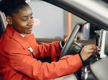 14 objets très utiles à garder dans sa voiture