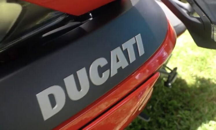 logo ducati sur la multistrada V2S