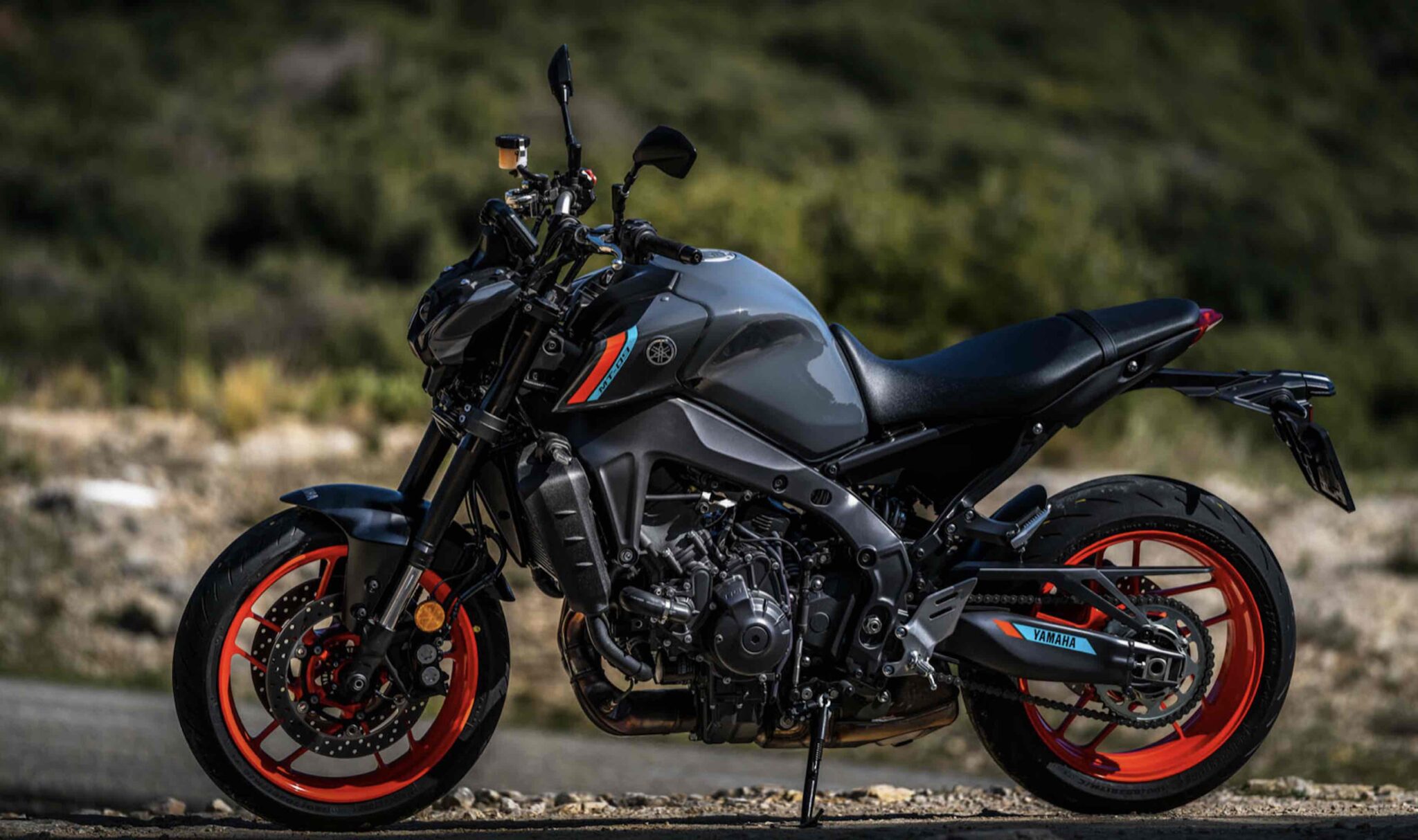 Yamaha MT09 A2 le côté obscur de la force Oovango