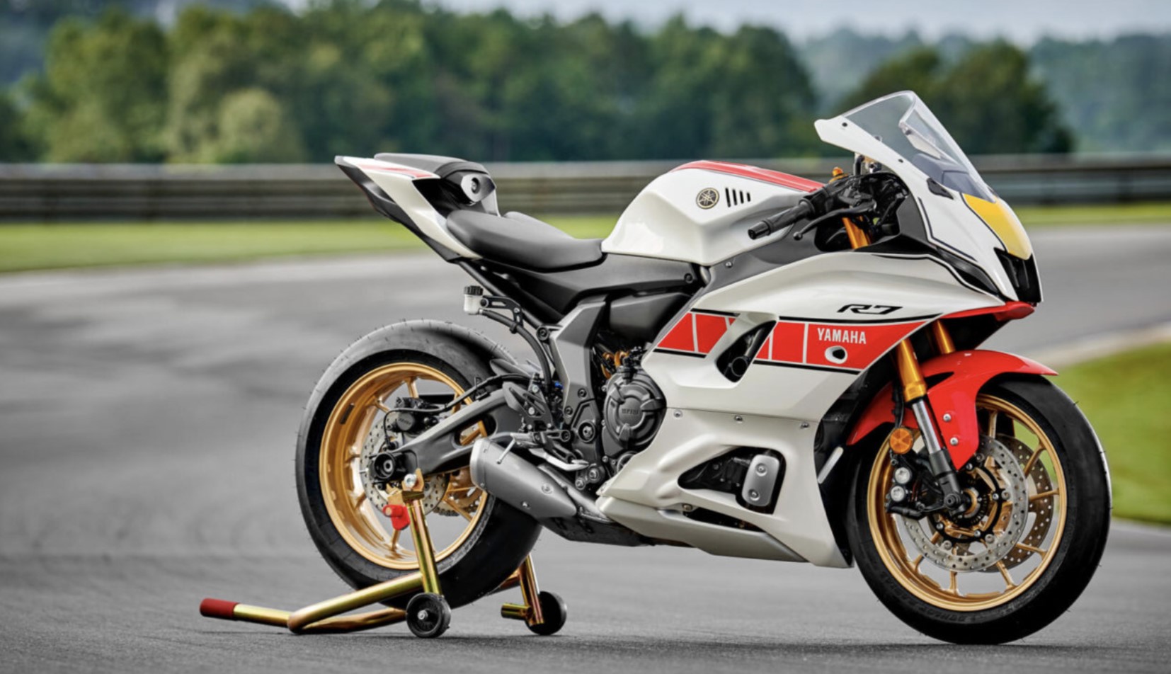 YAMAHA R7 : sportive très attendue chez les jeunes permis - Oovango