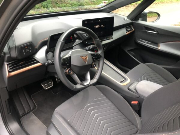 Cupra born vz intérieur chauffeur