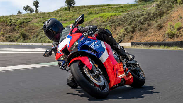 moto catégorie sportive honda CBR1000RR-R Fireblade