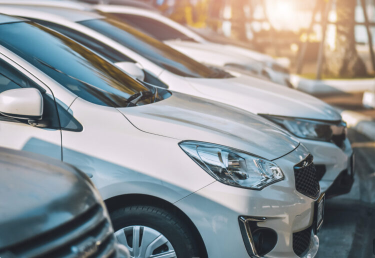 Les objets à ne pas laisser dans sa voiture en plein soleil - Oovango