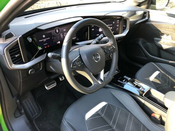 Opel Mokka-e interieur chauffeur