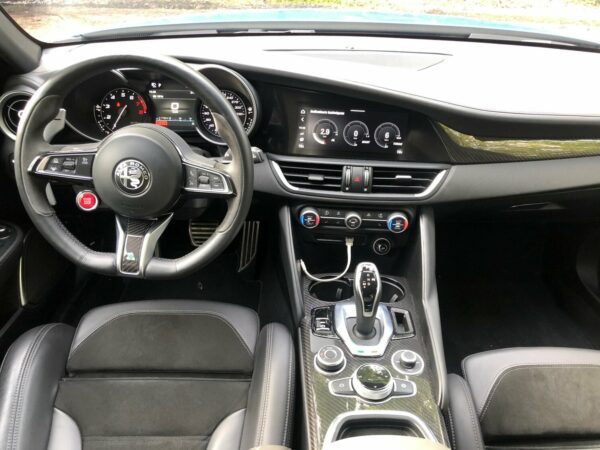 Alfa Romeo Giulia Quadrifoglio intérieur