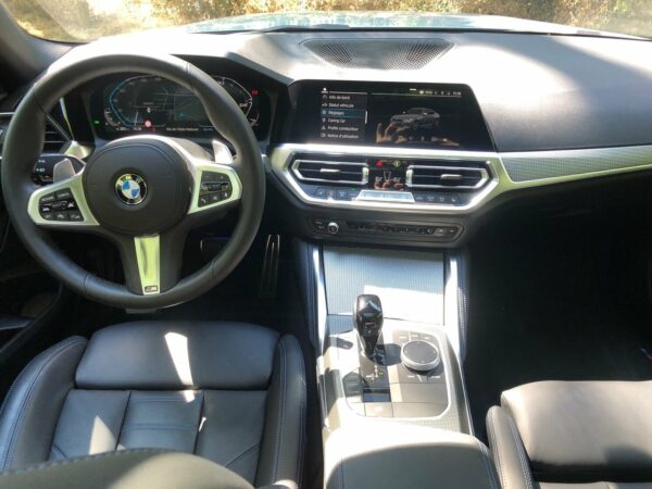 BMW M240i xDrive Coupé intérieur