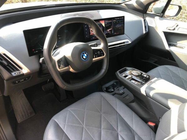 BMW iX M60 intérieur chauffeur