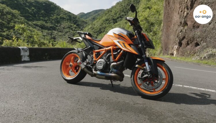 KTM 1290 Super Duke EVO : Un Monstre Agile Électrisant - Oovango